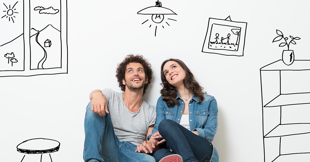 Glückliches Paar sitzt auf dem Boden in einem gezeichneten Haus | Notverkauf